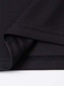 2 sztuki męskiego letniego swobodnego polo z krótkim rękawem i nadrukiem rycerza oraz zestaw szortów - Czarne - Zobacz 5