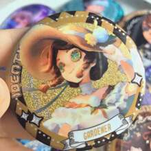 Insignia nueva de 2025 con doble brillo de la 5ª Persona de 58 MM, Embalsamador, Perfumista, Brillo láser, Regalo para fanáticos, parejas, coleccionistas, fiestas, cumpleaños
