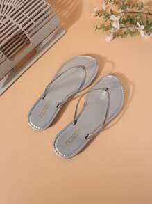 Sandales plates rondes décorées de cristaux à la mode pour femmes, glissières confortables en or/argent, antidérapantes à porter en extérieur avec une robe, chaussures de plage élégantes pour dames pour l'été
