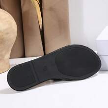 1 Pair Women's Fashionable Flat Sandals, Comfortable Slip-On Leather Slides, Stylish Summer Footwear, Easy To Pair With Casual Outfits, Durable Construction And Soft Materials, All-Day Comfort. Bohemian Design