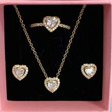 3 pièces Ensemble de bijoux multicolore en forme de cœur le plus récent, composé d'une paire de boucles d'oreilles en argent, d'une bague en argent et d'un collier en argent, fabriqués avec des matériaux hypoallergéniques ornés de strass taille brillante et d'éléments en forme de cœur rouge passionné. Avec des accents de strass en forme de cœur simple mais élégant. Parfait pour les anniversaires, les cadeaux, les fêtes et le port quotidien - un joyau d'amour idéal et limité