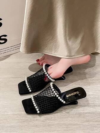 中东时尚女士系带方头网眼人造珍珠装饰低跟凉鞋，透气百搭，适合夏季和秋季，是追求时尚的女性的理想选择