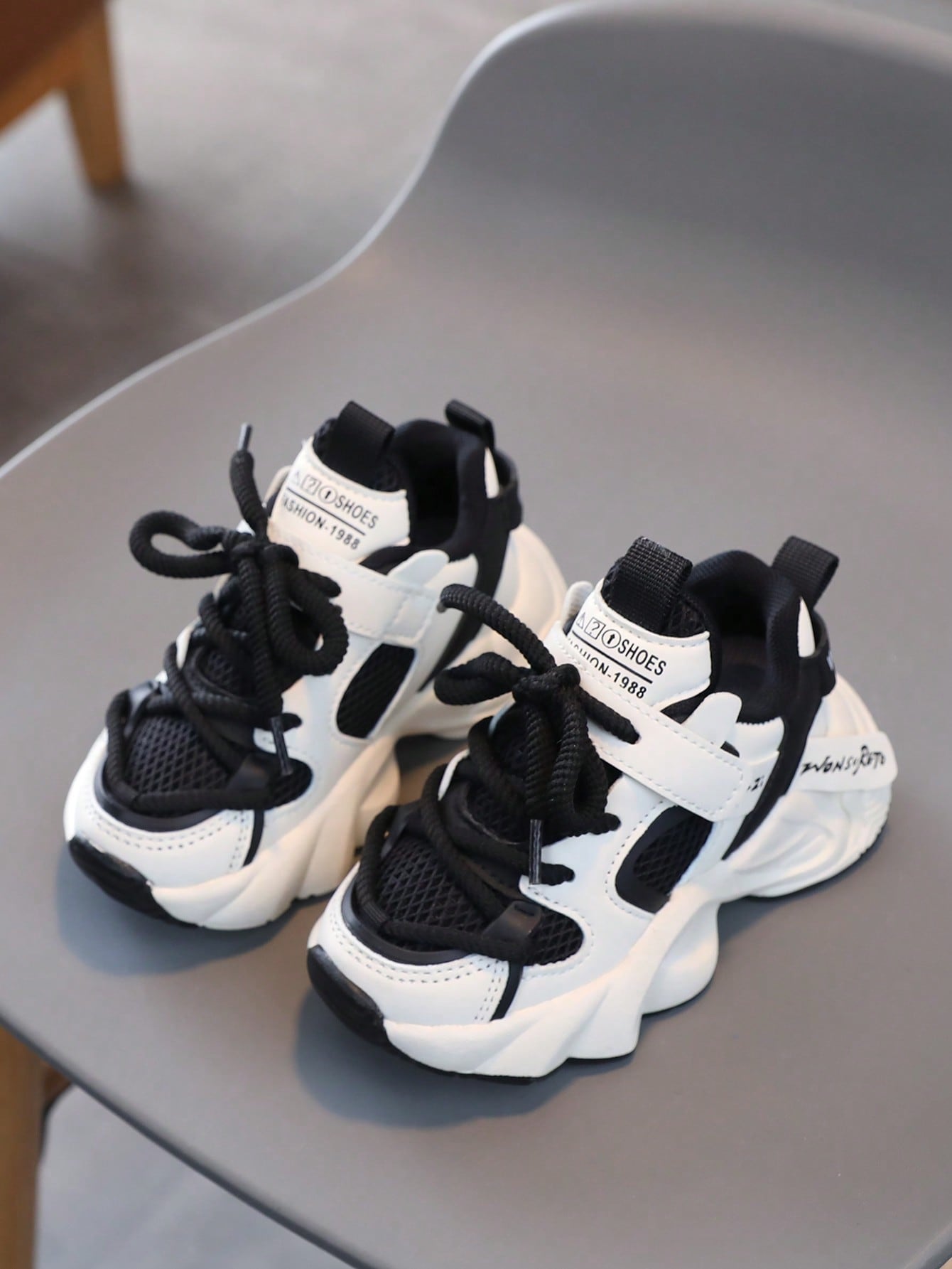 أحذية رياضية بنعل سميك 2025 موديل جديد للأطفال وال...