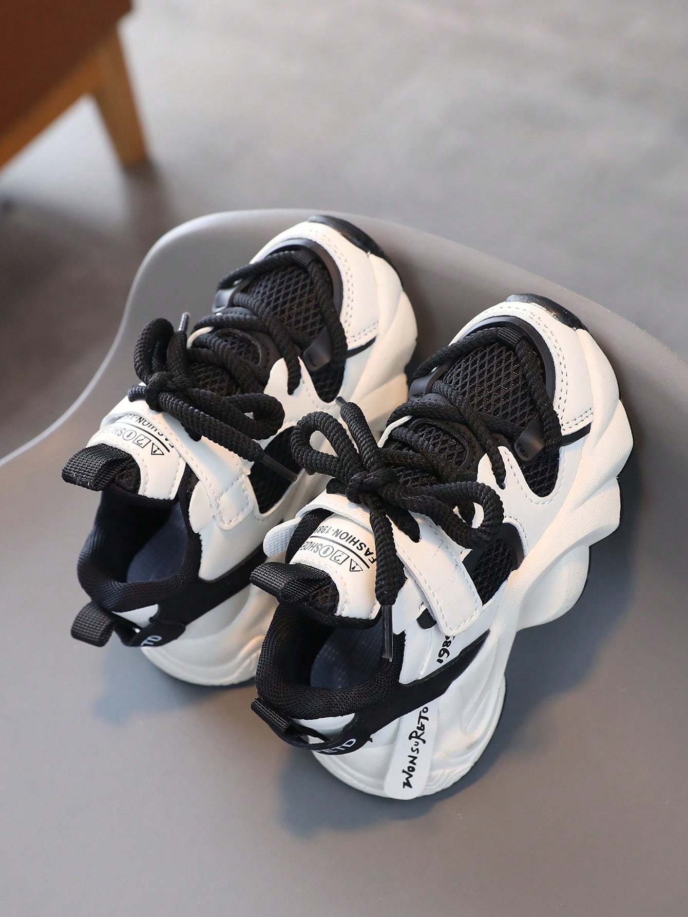 أحذية رياضية بنعل سميك 2025 موديل جديد للأطفال وال...