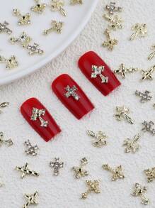 Set di 30 Pezzi di Charm per Unghie in Oro con Gemme Dorate per Unghie, Charm a Croce Dorati e Charm con Vergine Maria - Decorazioni per Unghie in Stile Y2K 3D Dorate, Charm per Unghie Argento, Perle, Gemme di Diamanti, Decorazioni per Unghie in Metallo Dorato e Argentato Vintage Punk