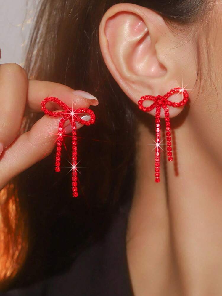 Orecchini con nappe in seta bianca, orecchini pendenti a forma geometrica, orecchini leggeri, orecchini con nappe in seta, orecchini in oro, regalo per lei - Italia