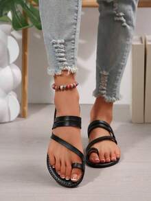 Dép xỏ ngón đế bằng màu trơn phong cách Bohemian mùa hè 2025 mới, trang trí kim loại vàng, đa năng cho cả đi hàng ngày và đi nghỉ mát, dép đi biển mũi tròn đế bằng nhẹ nhàng thoải mái, dáng rộng. - màu đen - Xem 3