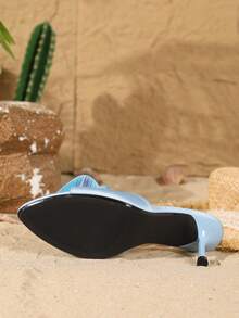 On feet& in love 女士优雅缎面花朵装饰露趾一脚蹬凉鞋，时尚高跟，适合夏季穿着