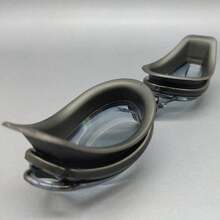 成人游泳镜和泳帽，高清防水防雾，硅胶弹性柔软游泳镜，适合游泳池训练和水边玩耍