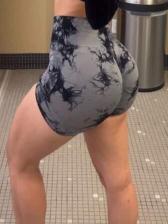 1 pieza Pantalones cortos de ciclista sin costuras con efecto tie-dye al estilo europeo y americano, shorts deportivos para mujer de cintura alta que realzan el trasero, pantalones cortos de yoga rosa de secado rápido