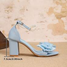 Sandalias de tacón alto con estilo francés para mujer con tacón de 2,95 pulgadas de grosor, tacones altos de moda versátiles con punta cuadrada, decoración de lazo, punta redonda, color azul para vestido, hebilla con detalles de perlas, cómodos zapatos de tacón sin cordones, adecuados para tallas de la 35 a la 44 de la UE. Elegante y cómodo para uso diario y ocasiones especiales.