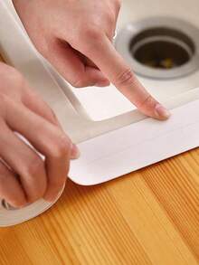 1 卷 PVC 防水密封条，水槽和炉灶自粘防裂条，厨房、浴室和浴缸转角密封胶带