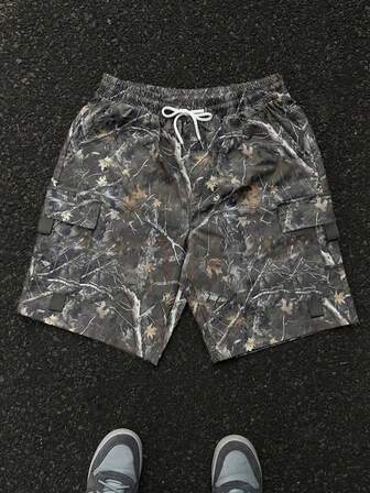 男士休闲时尚短裤，口袋拼布设计，多口袋撞色腰部抽绳，时尚独特的裸树枝印花设计