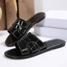 1 Pair Women's Fashionable Flat Sandals, Comfortable Slip-On Leather Slides, Stylish Summer Footwear, Easy To Pair With Casual Outfits, Durable Construction And Soft Materials, All-Day Comfort. Bohemian Design