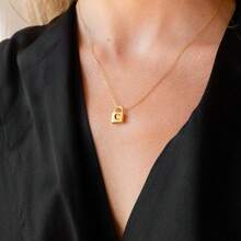 1 pièce Collier avec chaîne de type OT à lettre initiale de A à Z, collier en acier inoxydable avec alphabet, excellent cadeau pour Halloween et la rentrée scolaire