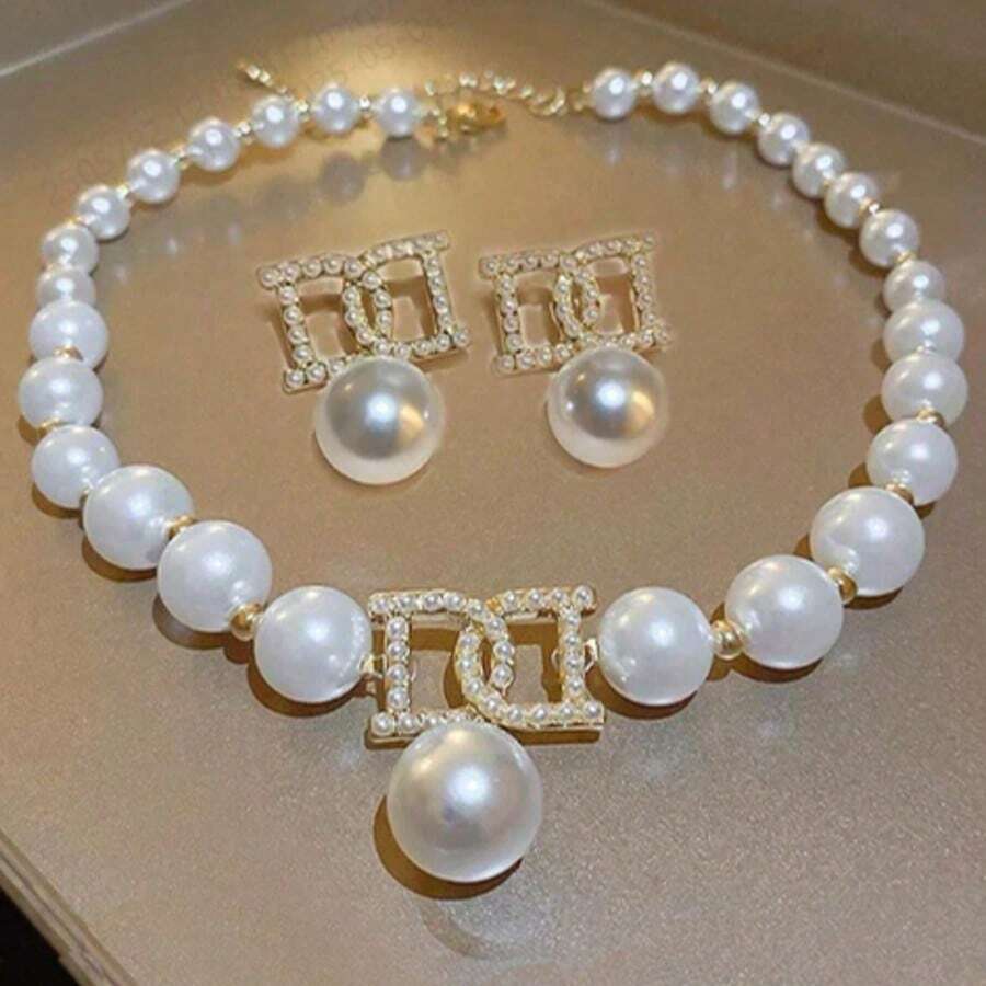 1 Set Fashionable Rhinestone Letter Earrings, Design Luxury Small Batch Earrings For Women - Yellow Gold - View 1