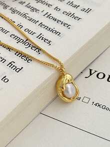 A Proud Moon-Set Pearl Shell Collarbone Chain Women's 18k Gold Peanut Pearl Pendant Necklace With A Niche Design And A Sense Of High-End Stainless Steel Necklace