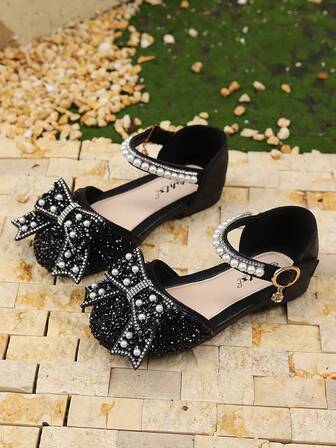 1 双时尚百搭粉色女孩珍珠和水钻蝴蝶结装饰可爱平底凉鞋，圆头，适合日常穿着、跳舞、春秋季户外穿着，闪光装饰包头公主鞋，尺码偏小半码