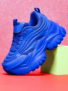 Tênis Femininos de Plataforma Elevada e Solado Grosso, Sapatos Casuais de Salto Alto Branco Puro, Malha Respirável com Cadarço, Sola Ultraleve e Versátil, Bico Redondo para Uso Externo, Verão, Diário, Encontros, Academia, Trabalho, Confortável, Absorção de Impacto, Antiderrapante, Resistente ao Desgaste, Altura Aumentada 7cm