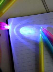 2 pièces Stylo à encre invisible de couleur aléatoire, stylo espion à encre invisible et stylo fluorescent multifonctionnel à lumière noire pour étiqueter des messages, marqueur à encre invisible simple et adapté à l'école