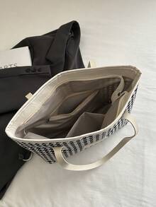 Bolso de mano a rayas de moda - Bolso de hombro de gran capacidad para mujeres - Bolso de tote con cremallera para uso diario - Bolso de tote con cadena de metal minimalista para adolescentes, mujeres, estudiantes universitarias, oficinistas y trabajadoras. Perfecto como bolso de oficina, trabajo, negocios y transporte. Mejor bolso de trabajo para mujeres y mochila de vuelta al colegio - Blanco y Negro - Ver 6