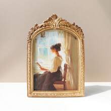 1pc Classical Retro Photo Frame, Vintage-Style Faux Wooden Carving Frame, Decorative Desktop/Wall Picture Frame, Gold Flower Design, Wedding/Home Decor, Resin Framed, Vintage Literature & Lighting Theme, Luxury Embossed Hanging Ornament, Elegant Home Accessory