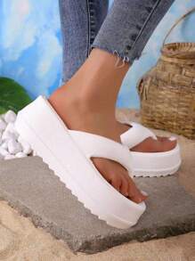 1 Pair Of Ladies' Thick Soled Sweet Flip Flops Solid Color Sandals