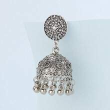 A Pair Of Engraved And Retro Bell Earrings, Suitable For Ladies To Wear At Banquets.