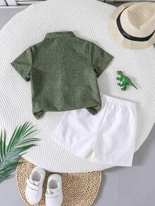 2 Stücke/Set Kleinkind Jungen Sommer Kurzarm Shirt mit süßem Dinosaurier Stickerei + Shorts mit Buchstaben Grafik, Lässig Outdoor Schul-Stil