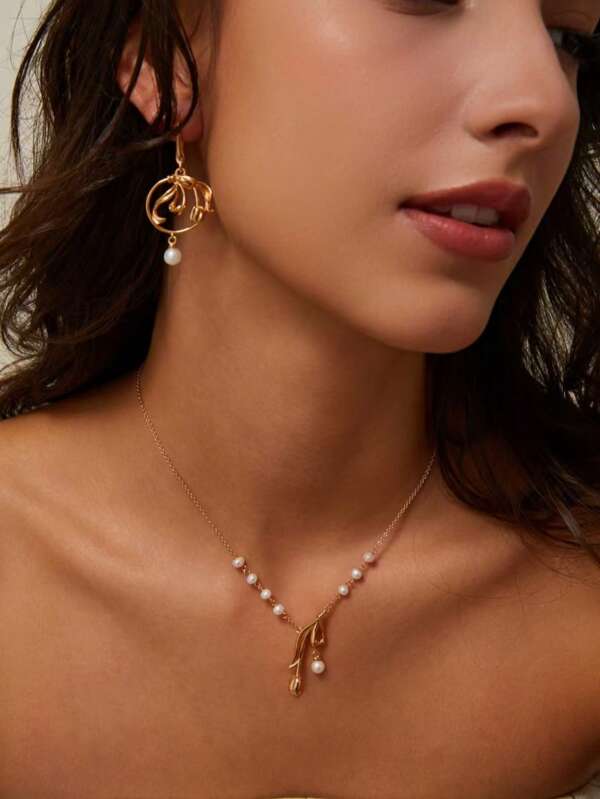 1 Pair Of Fashionable Jewelry, Women's Copper Earrings, Tulips Paired With Pearls, Light Luxury Retro Jewelry, New High-End Elegant Fashion Accessories, And Gifts For Girlfriends