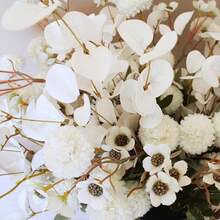 Flores de imitación Beige de seda 10 tallos con eucalipto, flores falsas para jarrón, tallo largo de mamás artificiales, flores de imitación a granel, bronceado nudit crema Floral neutro, arreglos florales de crisantemo Pom Pom - Kiku blanco + cera + eucalipto - Ver 8