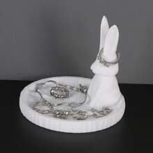 1 pièce Porte-bijoux lapin agenouillé à la lune d'esthétique orientale, nouveau style chinois, support d'affichage. Contient des bagues sur le plateau de la lune, permet d'accrocher des colliers sur les oreilles du lapin. Cadeau idéal pour la Saint-Valentin, la Fête de la mi-automne pour les femmes. Organisateur de stockage, accessoires de voyage, retour à l'école, stockage pour dortoir