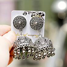 A Pair Of Engraved And Retro Bell Earrings, Suitable For Ladies To Wear At Banquets.
