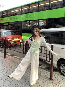 女式 V 领长袖 T 恤，百搭轻质防晒上衣，春夏季 - 綠色 - 查看 5