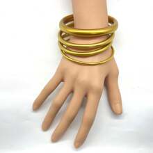 4 pièces/set Bracelets en silicone de gelée avec des accents métalliques, ensemble de bijoux de bracelets en silicone de combinaison de tailles mixtes