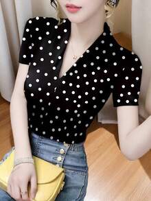 Maglietta a maniche corte con scollo a V, top elegante e alla moda da donna in seta sintetica, maglietta casual con stampa grafica aderente, abbigliamento da donna nero per vacanze estive - nero - Visualizzare 5