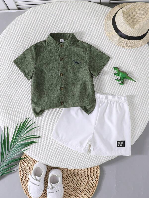 Set de 2 piezas de ropa de verano para niños pequeños compuesto por camiseta de manga corta con bordado de dinosaurio lindo + pantalones cortos con gráfico de letra, estilo informal para exterior y escuela