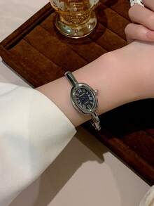 1件女款極簡金/銀色羅馬數字優雅商務石英腕錶，百搭日常佩戴，手鍊式設計，按鈕式設計 - 均碼 - 查看 14