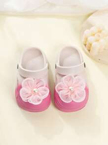1 par de sandalias de playa/chanclas de verano para niños, con decoración de flor de perlas y degradado de color en EVA, cómodas, livianas y transpirables