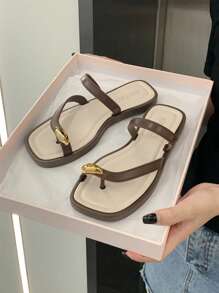 XIXITIAO Sandalias tipo chanclas suaves para mujer XIXITIAO para uso en exteriores, sandalias de playa antideslizantes, de unicolor, minimalistas estilo francés, de punta cuadrada, livianas y cómodas, ideales para la playa/exteriores/fiestas