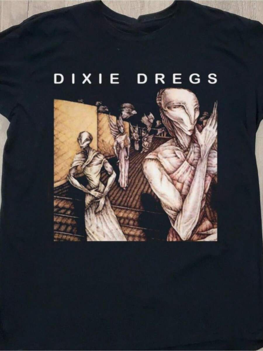Camiseta suelta negra para hombres con estampado divertido de transferencia de calor con tinta blanca, con un diseño de juego de palabras "DIXIE DREGS" muy llamativo. Es de estilo unisex, de muy buena calidad, elástica y cómoda, de estilo deportivo y casual, adecuada para todas las edades. Cuello en "Q", lavable a máquina y apta para todas las estaciones. - Negro - Ver 1