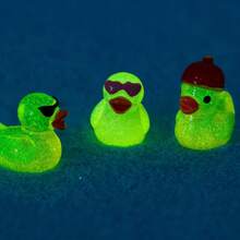 10/20/30/50/80Pcs Mini Resin Duck, Luminous Glow In The Dark Tiny Figures Duck Funny Miniature Resin Figurines Duck Small Cartoon Character Duck For Home Car Office Decor Teenager Party Favors(Random Color) - Multicolor - View 11