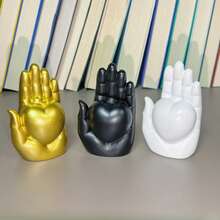 1 Peça, Ornamento de Gesto em Forma de Coração, Ornamento da Mão de Buda do Coração Amoroso. É uma Decoração Clássica para o Lar. Esses Ornamentos Podem Ser Colocados em Mesas, Mesas de Cabeceira, Mesas de Centro da Sala de Estar, Etc., Adicionando um Ambiente Quente e Romântico aos Casamentos. Eles Também Podem Servir como Decorações Festivas e Adornos para Confissões de Namoro, Criando uma Pequena Surpresa para o seu Amor na Vida Diária.