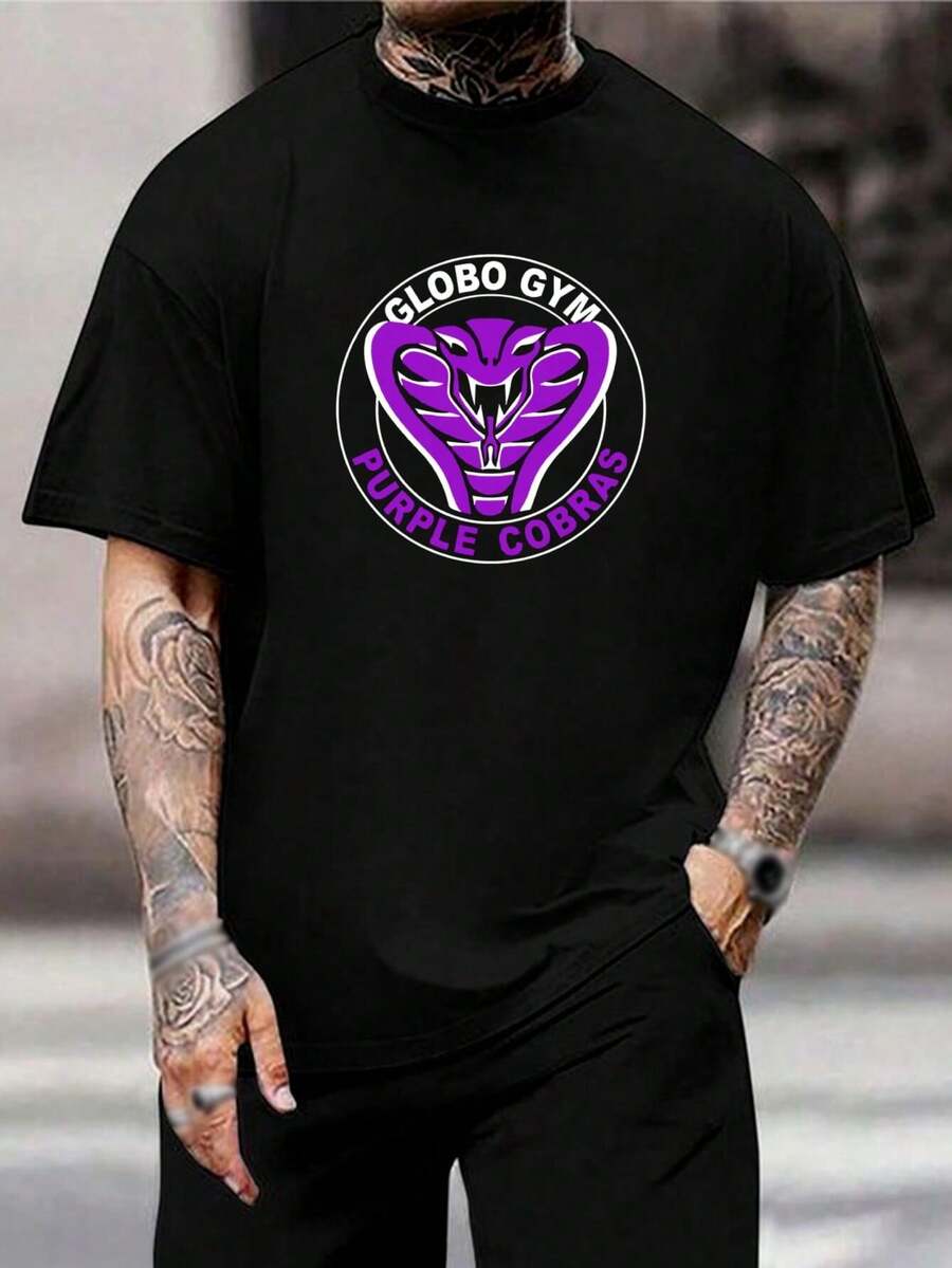 Camiseta divertida de Globo Gym Purple Cobras para hombre y mujer | Ropa deportiva retro vintage | Parte superior de algodón con gráfico genial - Regalo perfecto para amantes del fitness y padres - Negro - Ver 1