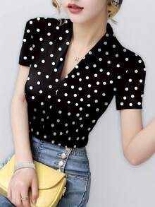 Maglietta a maniche corte con scollo a V, top elegante e alla moda da donna in seta sintetica, maglietta casual con stampa grafica aderente, abbigliamento da donna nero per vacanze estive - nero - Visualizzare 2