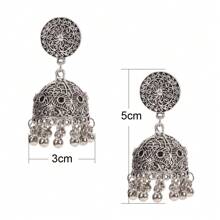 A Pair Of Engraved And Retro Bell Earrings, Suitable For Ladies To Wear At Banquets.