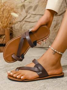 Damen Flat Sandalen, stilvolle lässige Rundkappen Slip-On Riemen Strandpantoffeln