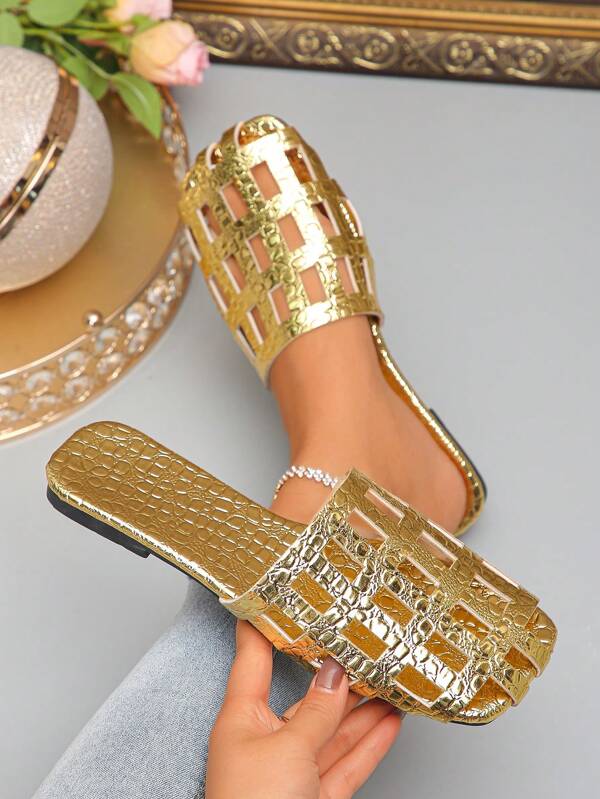Plus Size Women's Flat Sandals, Summer New Fashion Hollow Crocodile Print Closed Toe Mules Slippers, Comfortable Casual Slip-On Beach Gladiator Slides