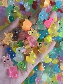 50 قطعة من تماثيل الحيوانات المصغرة المضيئة في الظلام المصنوعة من الراتنج، تشمل البط والدلافين والضفادع والأرانب والسلاحف المضيئة، تركيب بدون كهرباء، مناسبة للحديقة والحفلات والمناظر الطبيعية المصغرة والحوض والديكور المنزلي - متعدد الألوان - مشاهدة 4