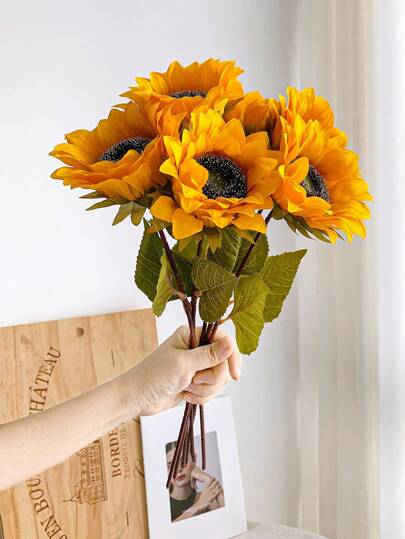 12/10 Stück realistische Sonnenblumen, die für DIY-Basteleien und Heimdekoration verwendet werden können. Es sind blühende Kunstblumen, die sich sowohl für die Innen- als auch für die Außendekoration eignen und für Brautbouquets, Tischdekoration, Gartendekoration, Außendekoration, Schlafzimmerdekoration und Raumdekoration verwendet werden können. Sie können der Geliebten geschenkt werden und sind perfekt für Frühlings- und Sommerbouquets.